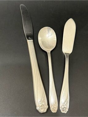 Vintage 1847 Rogers Bros IS Daffodil Silver-plated Knife Teaspoon & Spreader